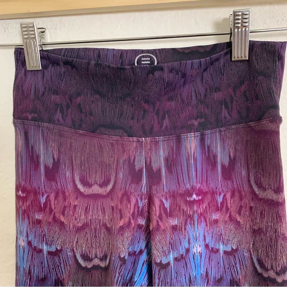 Barrel for Nadia Peacock Feather Yoga Leggings Size Small - Picture 3 of 16